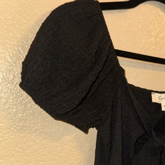 Elegant Black Puff Sleeve Dress - Picture 4 of 4